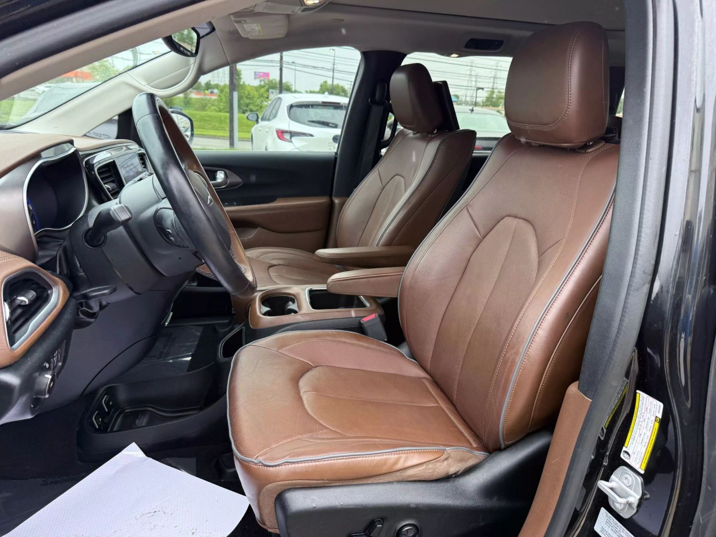 2017 Chrysler Pacifica - Image 18