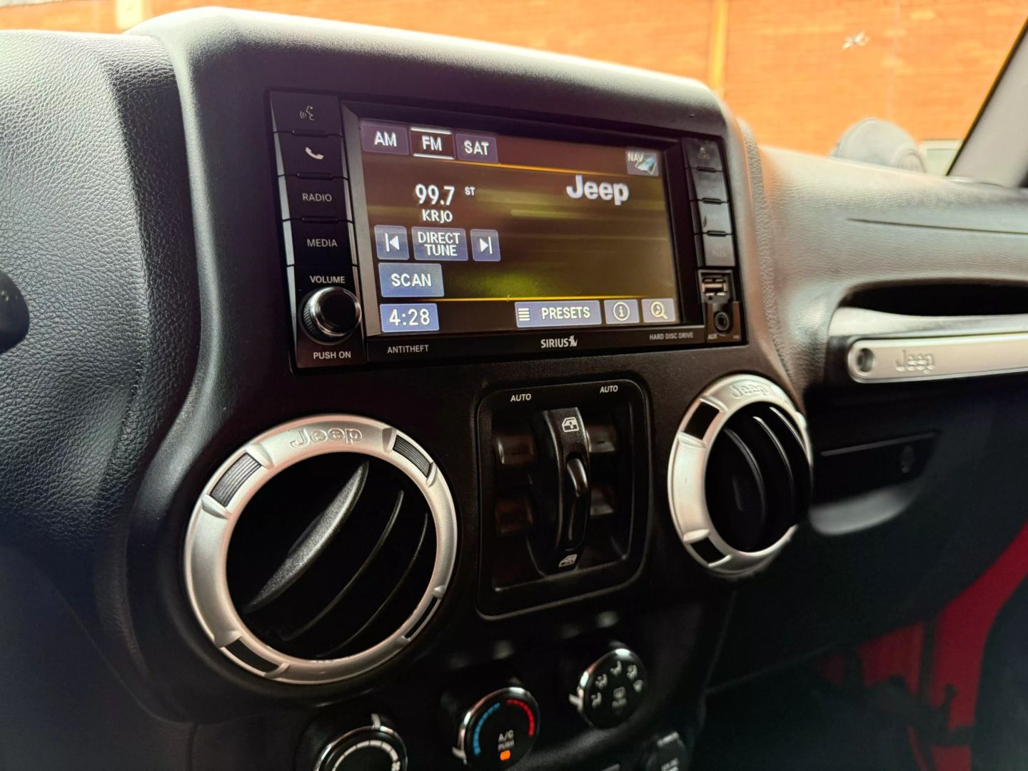 2015 Jeep Wrangler - Image 21