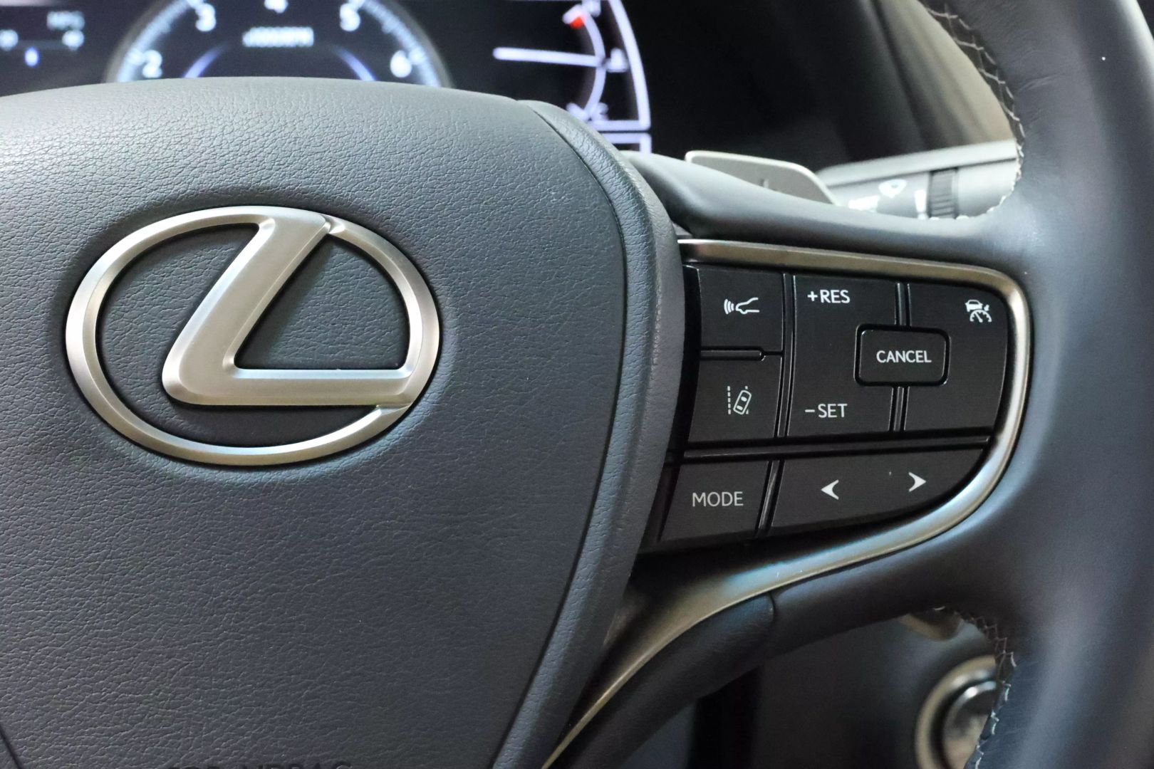 2020 Lexus Es - Image 25