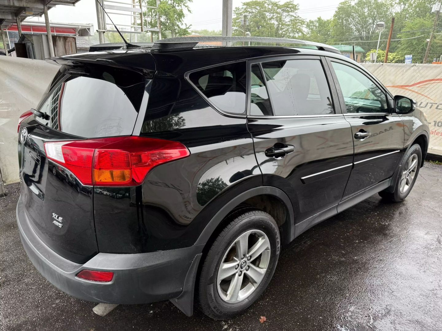 2015 Toyota Rav4 - Image 13