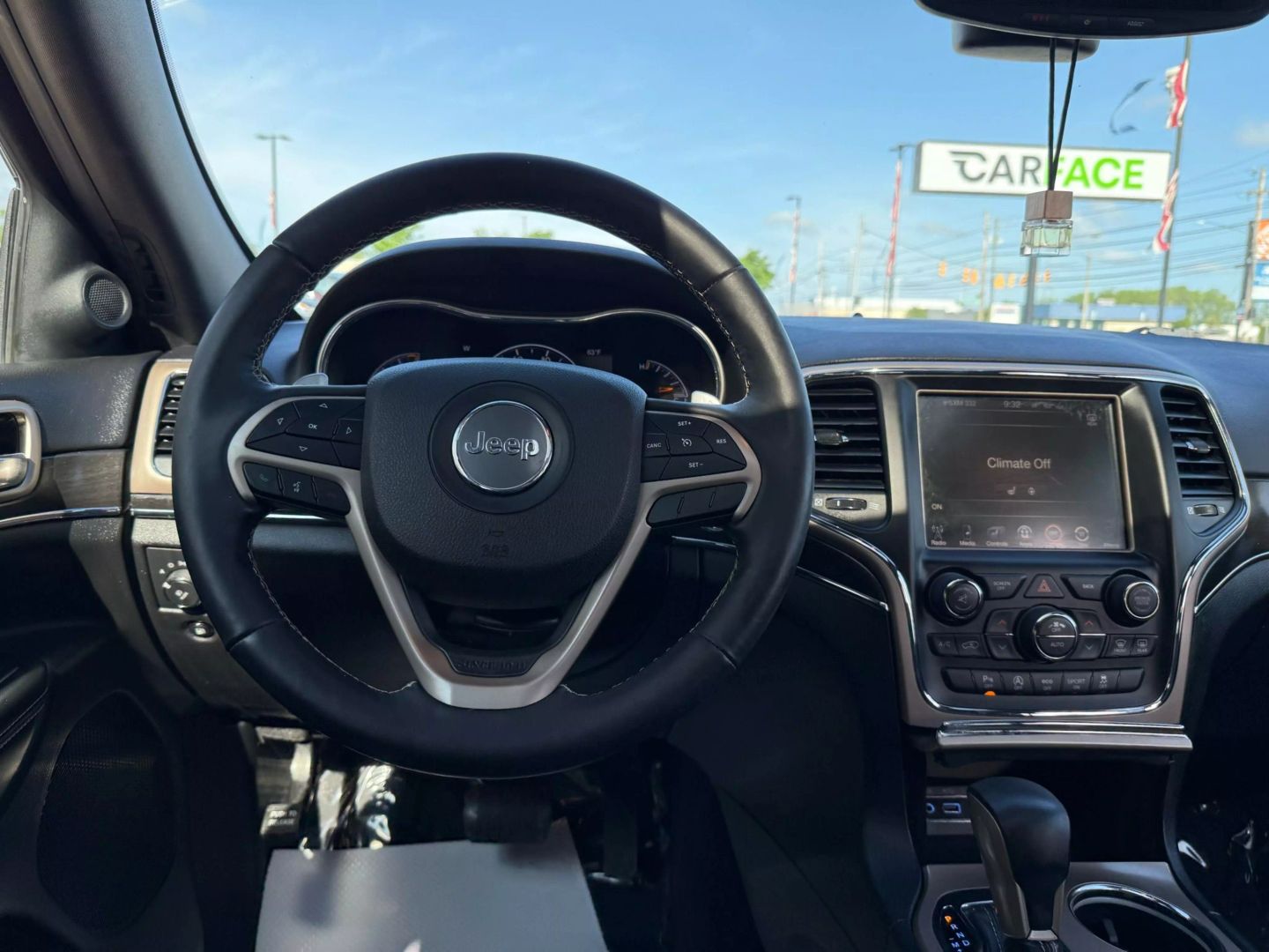 2017 Jeep Grand Cherokee - Image 31