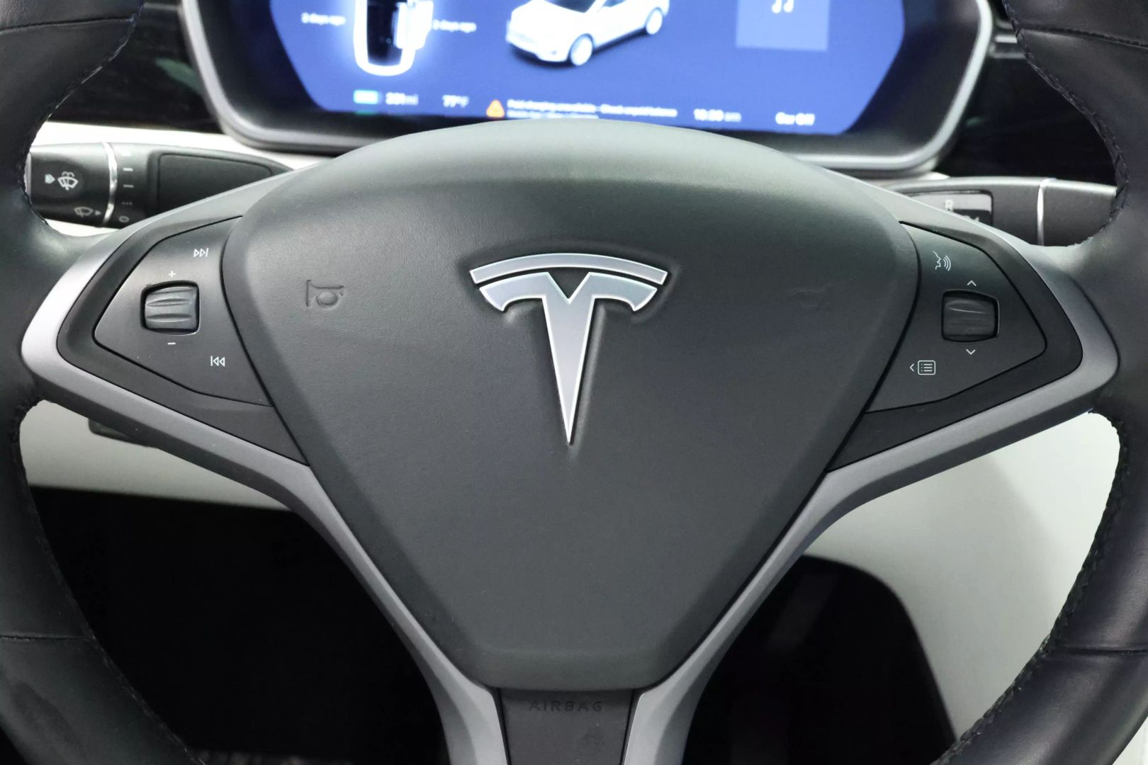 2020 Tesla Model X - Image 24