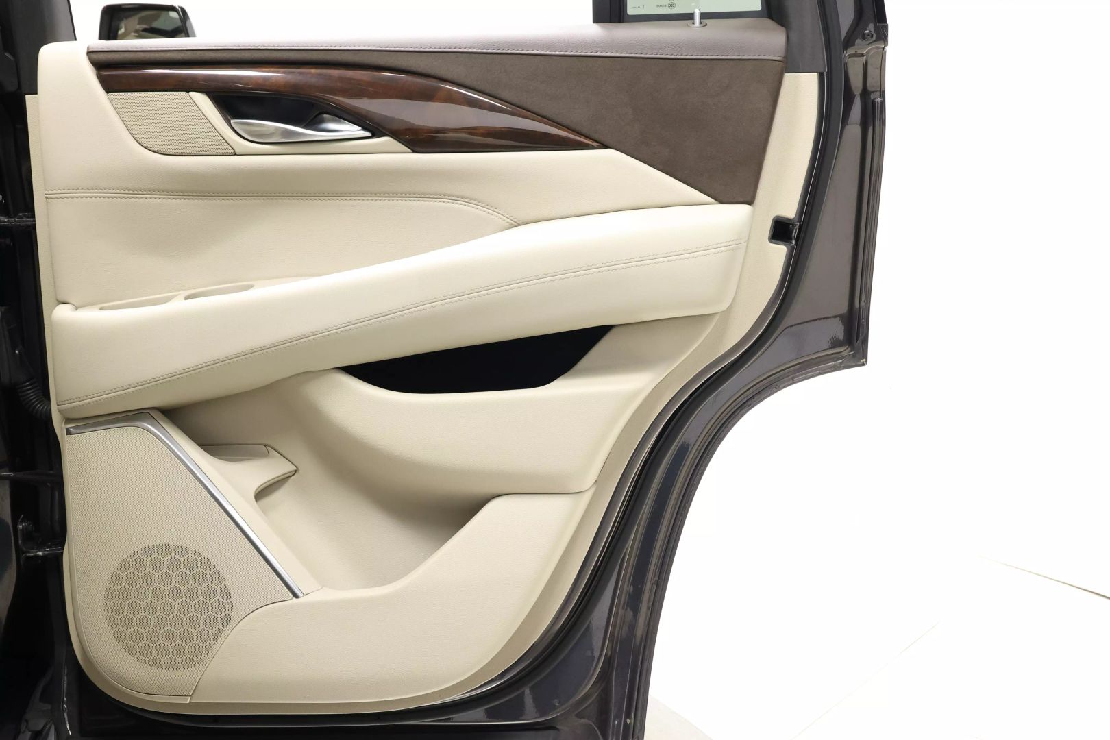 2017 Cadillac Escalade - Image 84