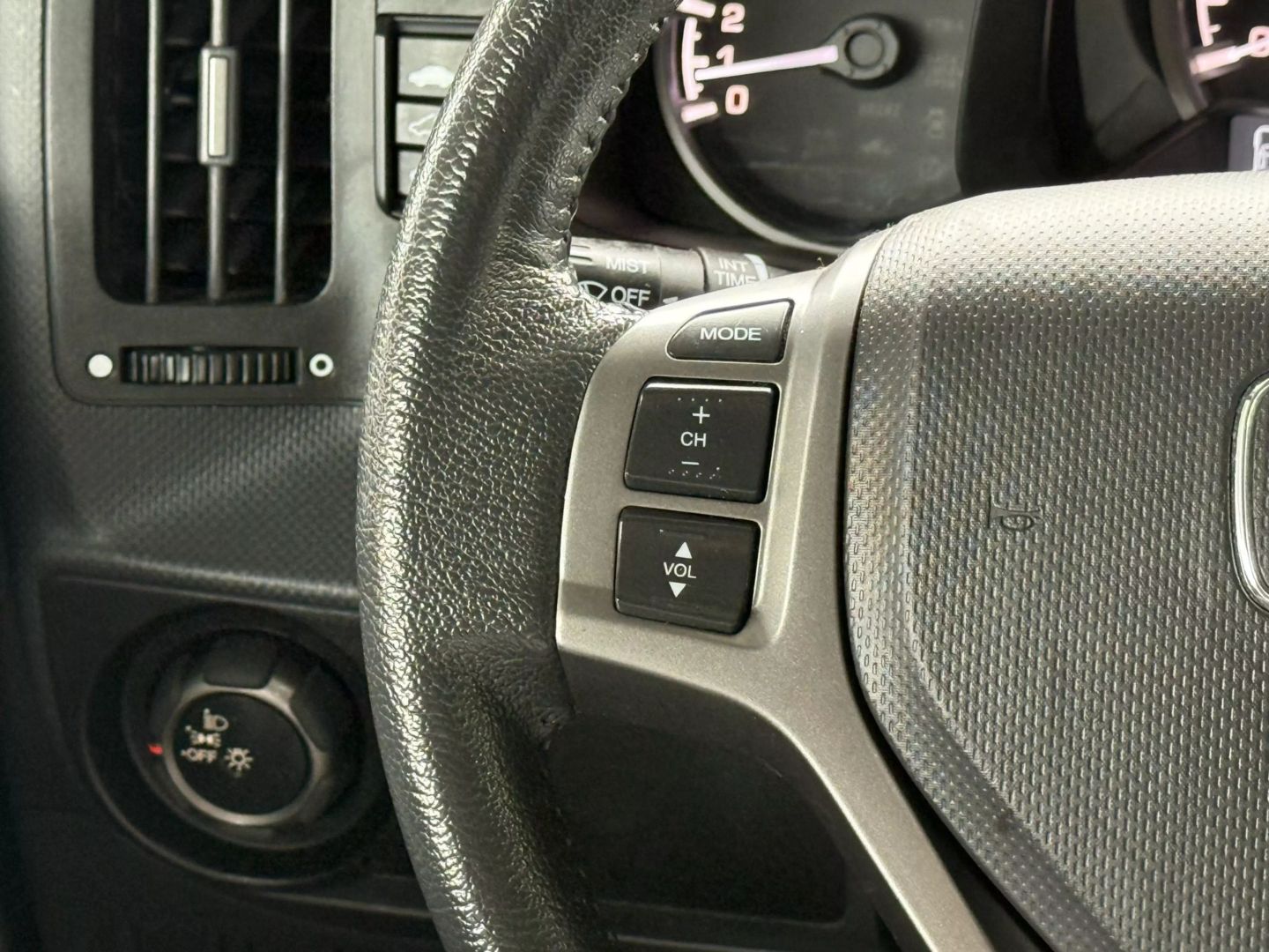 2014 Honda Ridgeline - Image 32