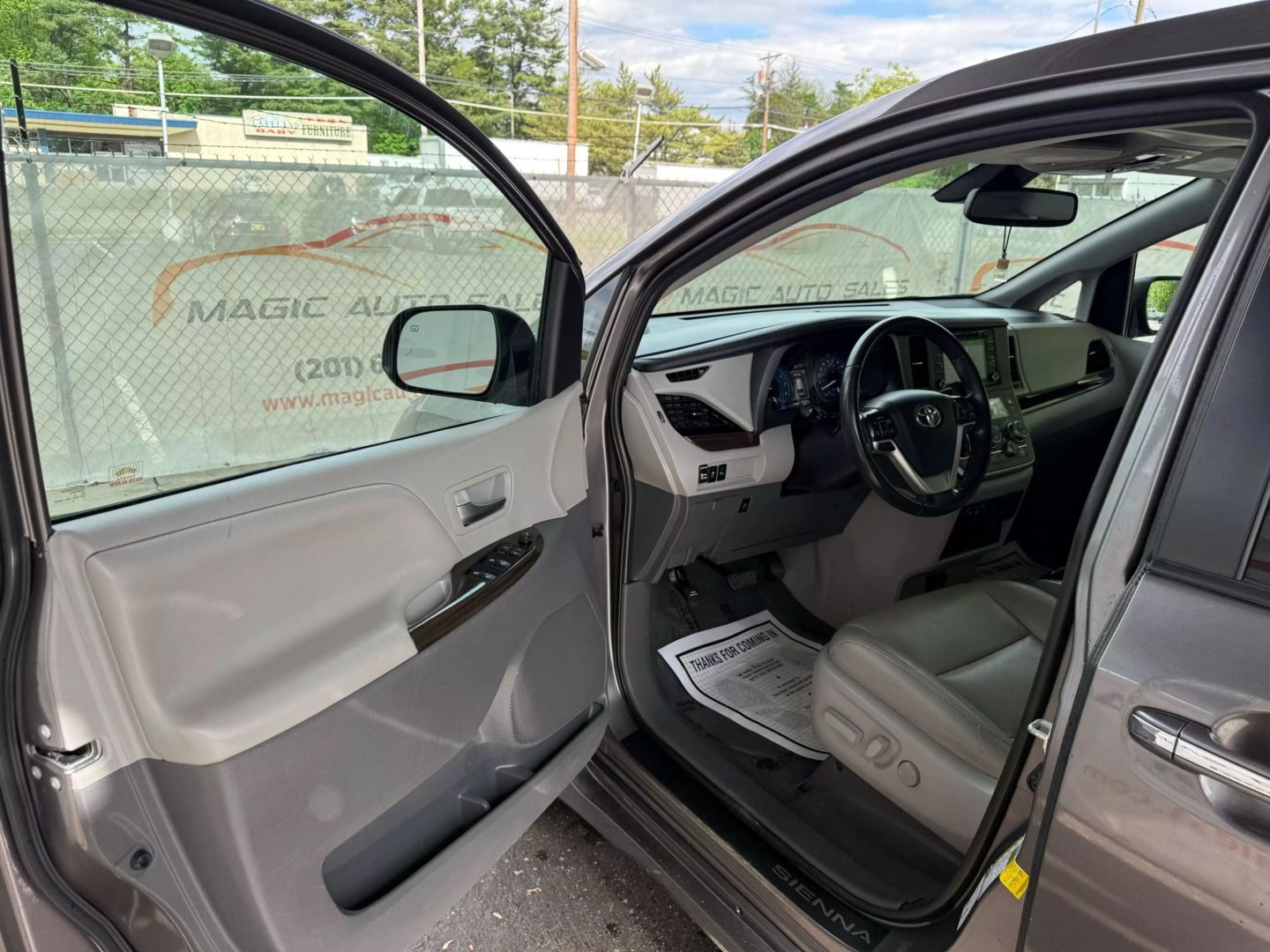 2020 Toyota Sienna - Image 14