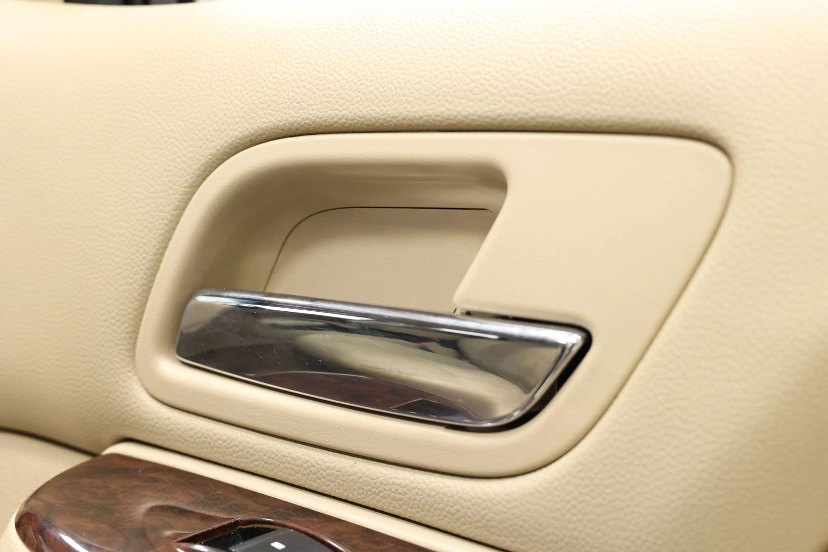 2012 Cadillac Escalade - Image 82