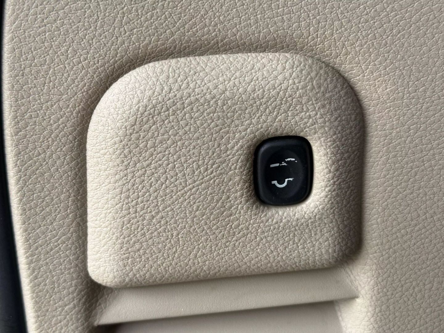 2018 Jeep Grand Cherokee - Image 13