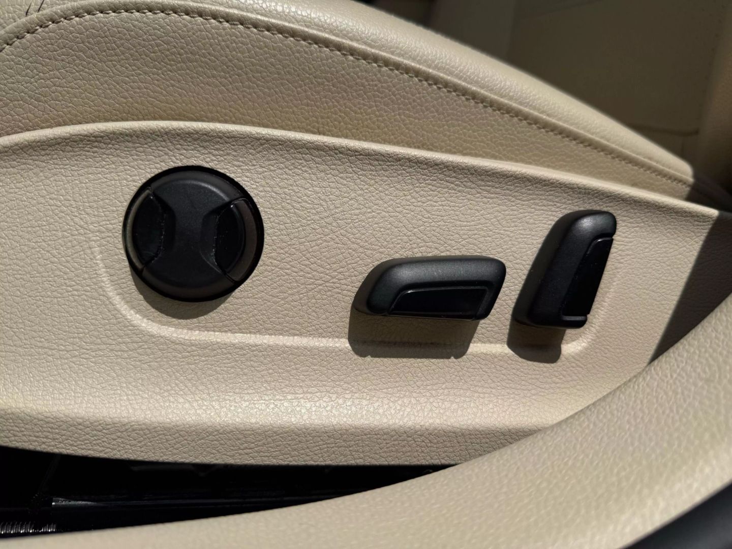 2019 Volkswagen Passat - Image 18