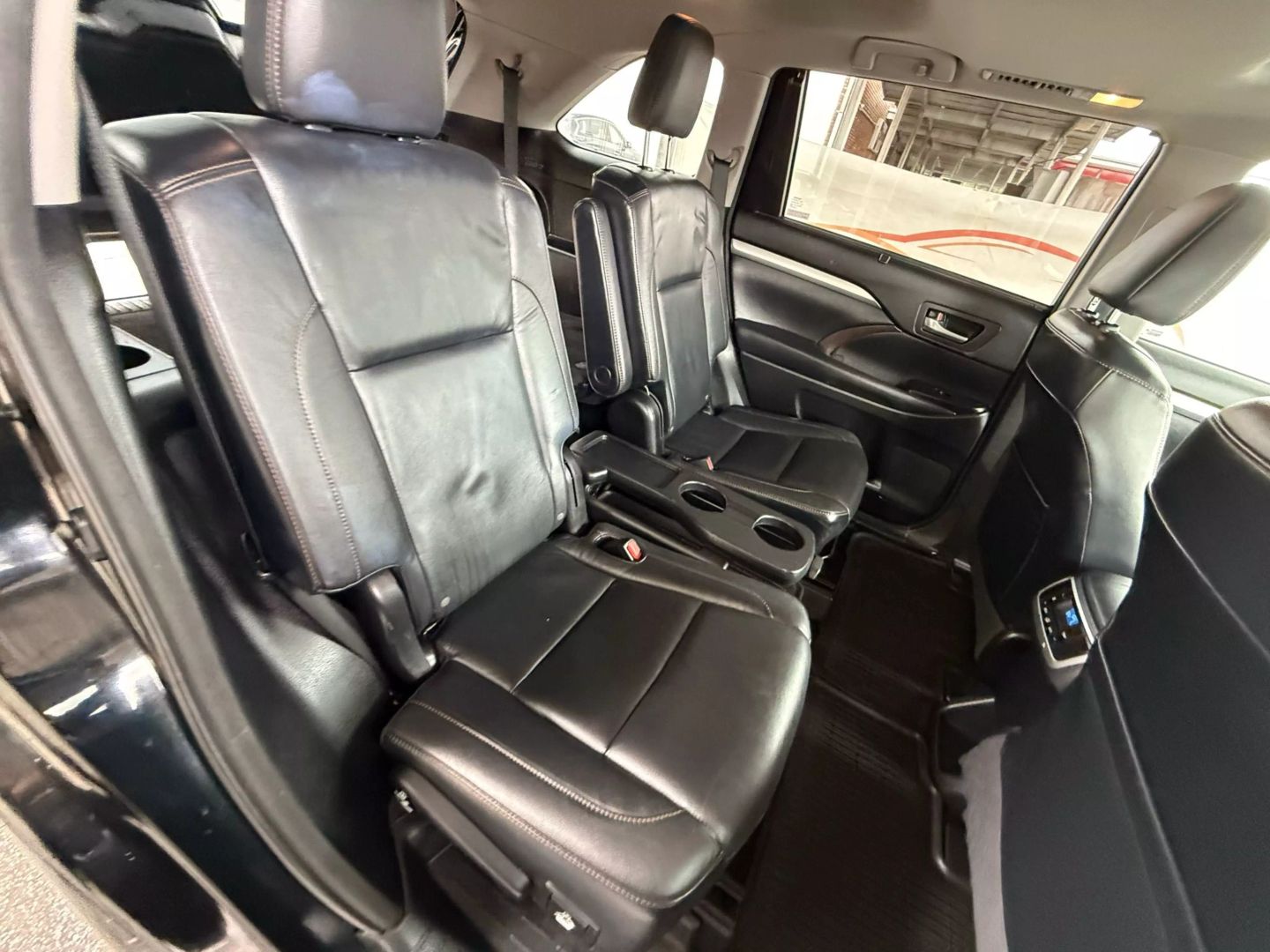 2015 Toyota Highlander - Image 25