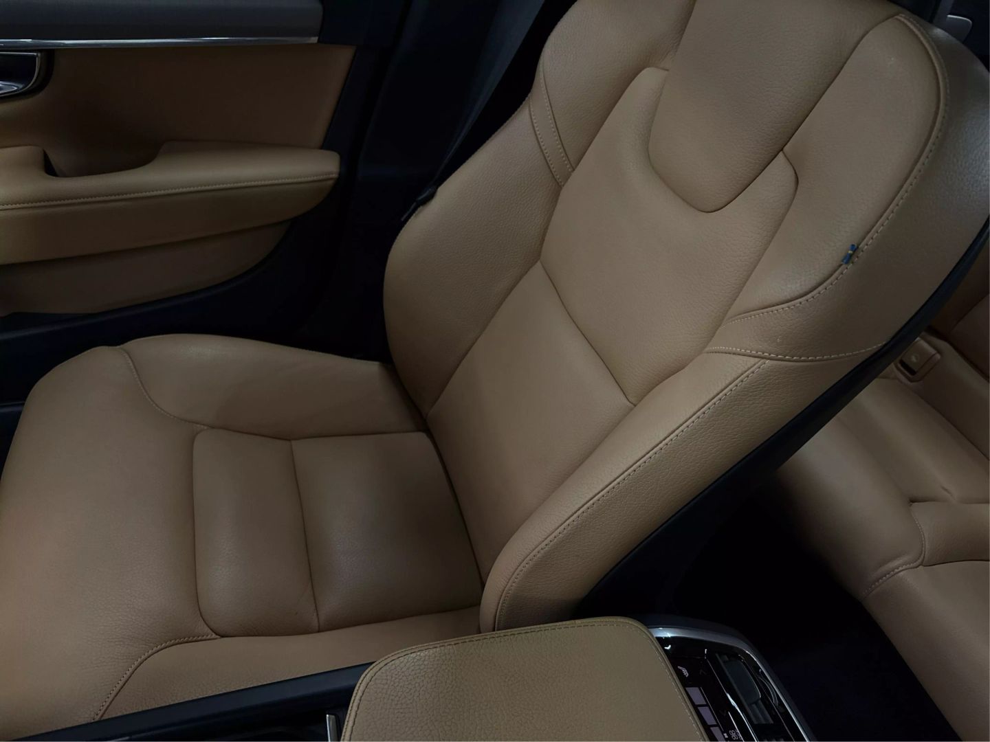 2017 Volvo S90 - Image 34