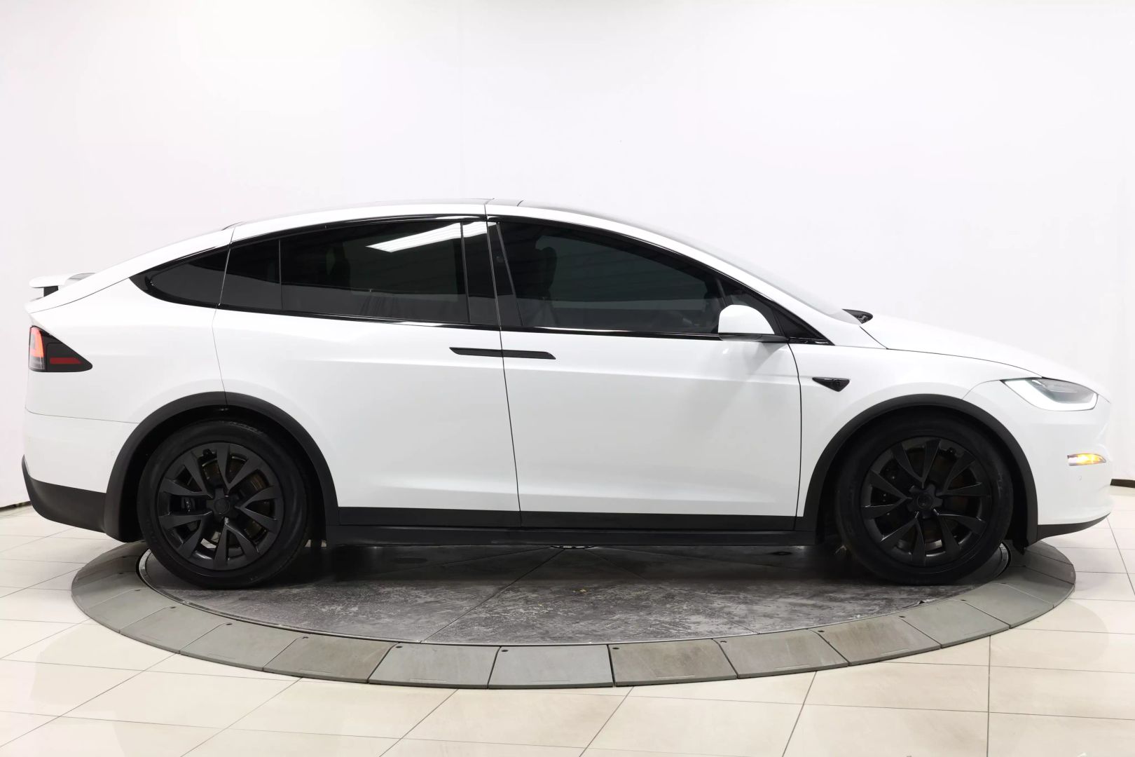 2023 Tesla Model X - Image 65