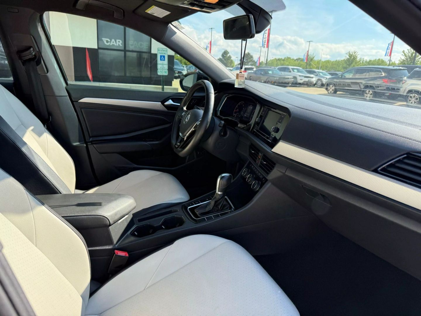 2019 Volkswagen Jetta - Image 23