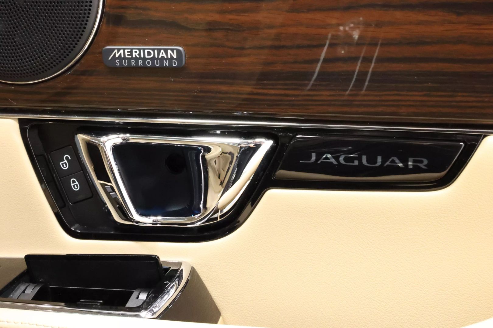 2017 Jaguar Xj - Image 69