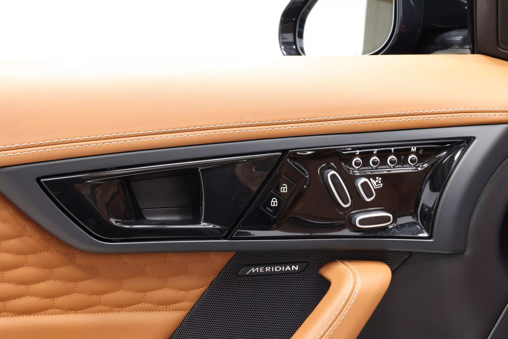 2024 Jaguar F-type - Image 10