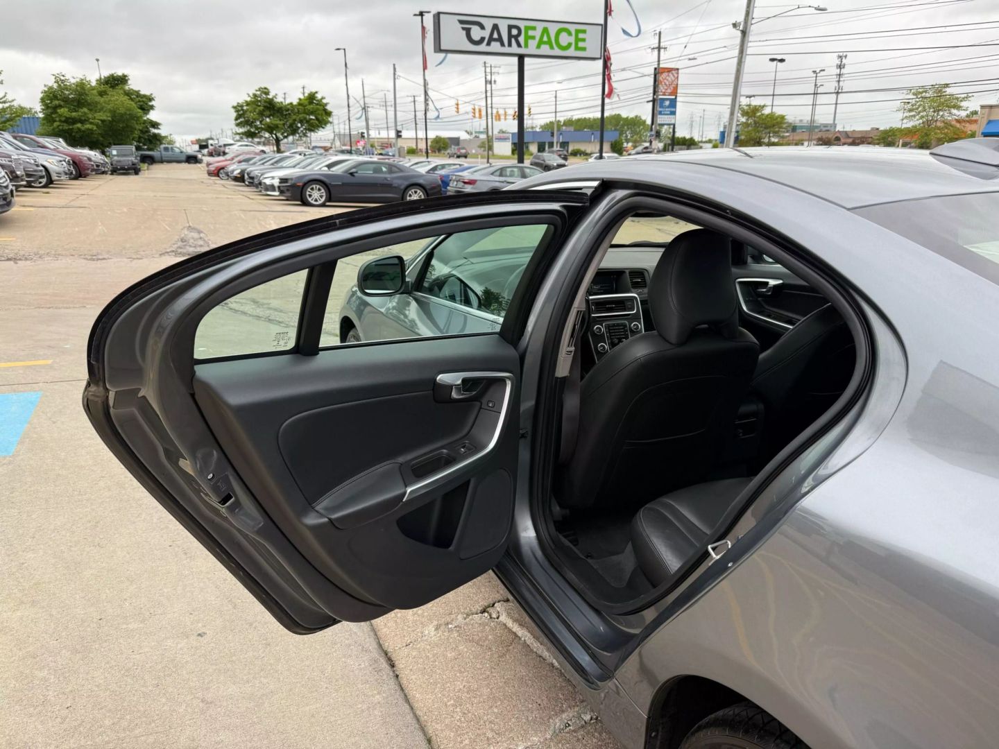 2016 Volvo S60 - Image 19