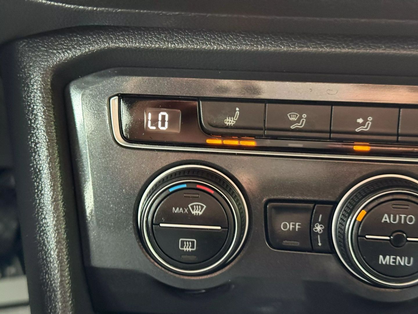 2019 Volkswagen Tiguan - Image 31