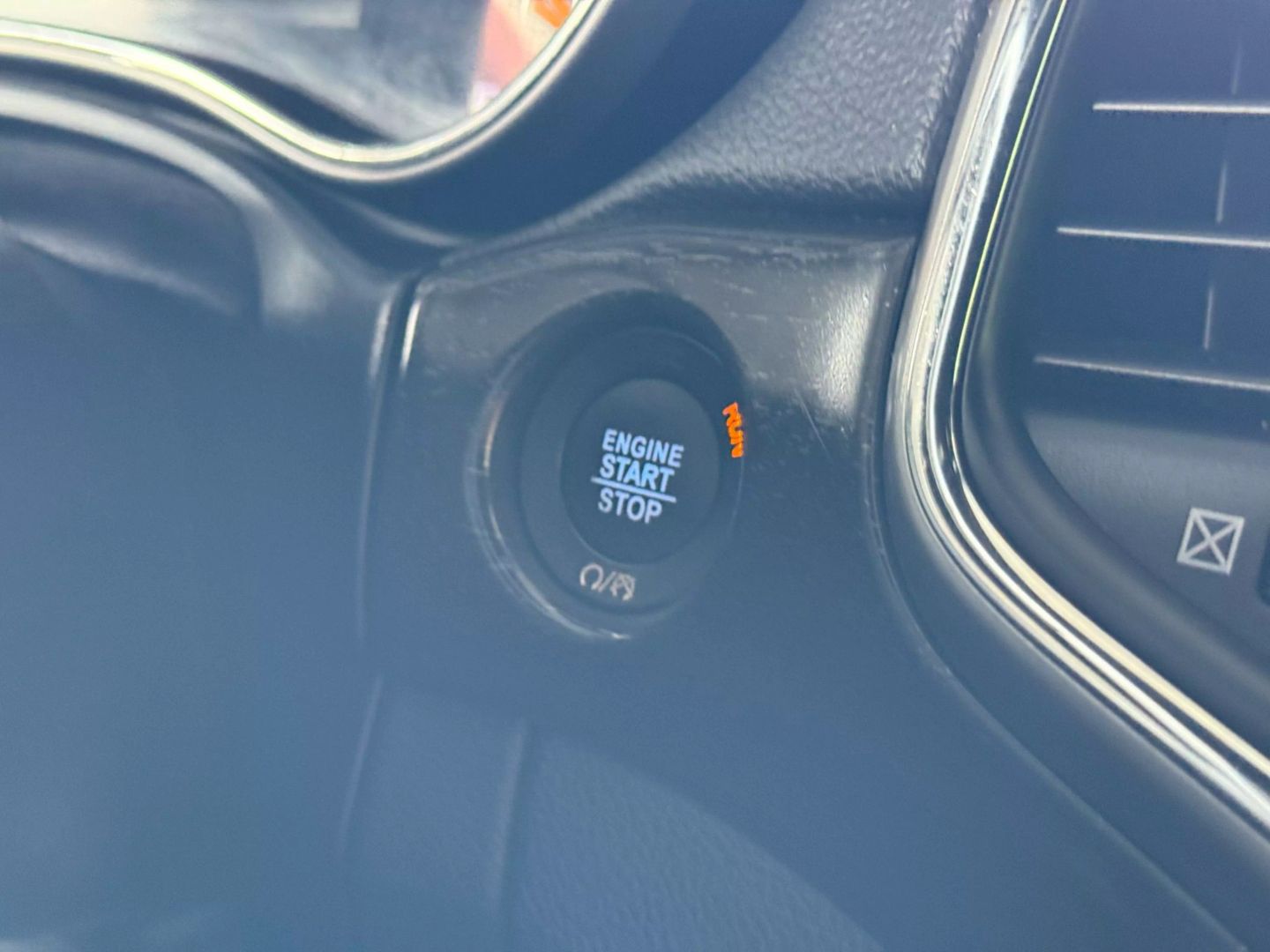 2018 Jeep Grand Cherokee - Image 29