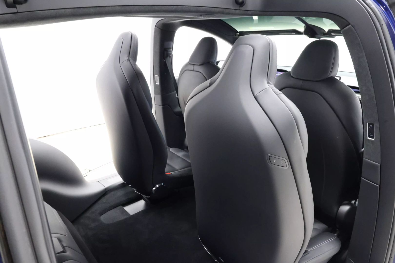 2022 Tesla Model X - Image 70