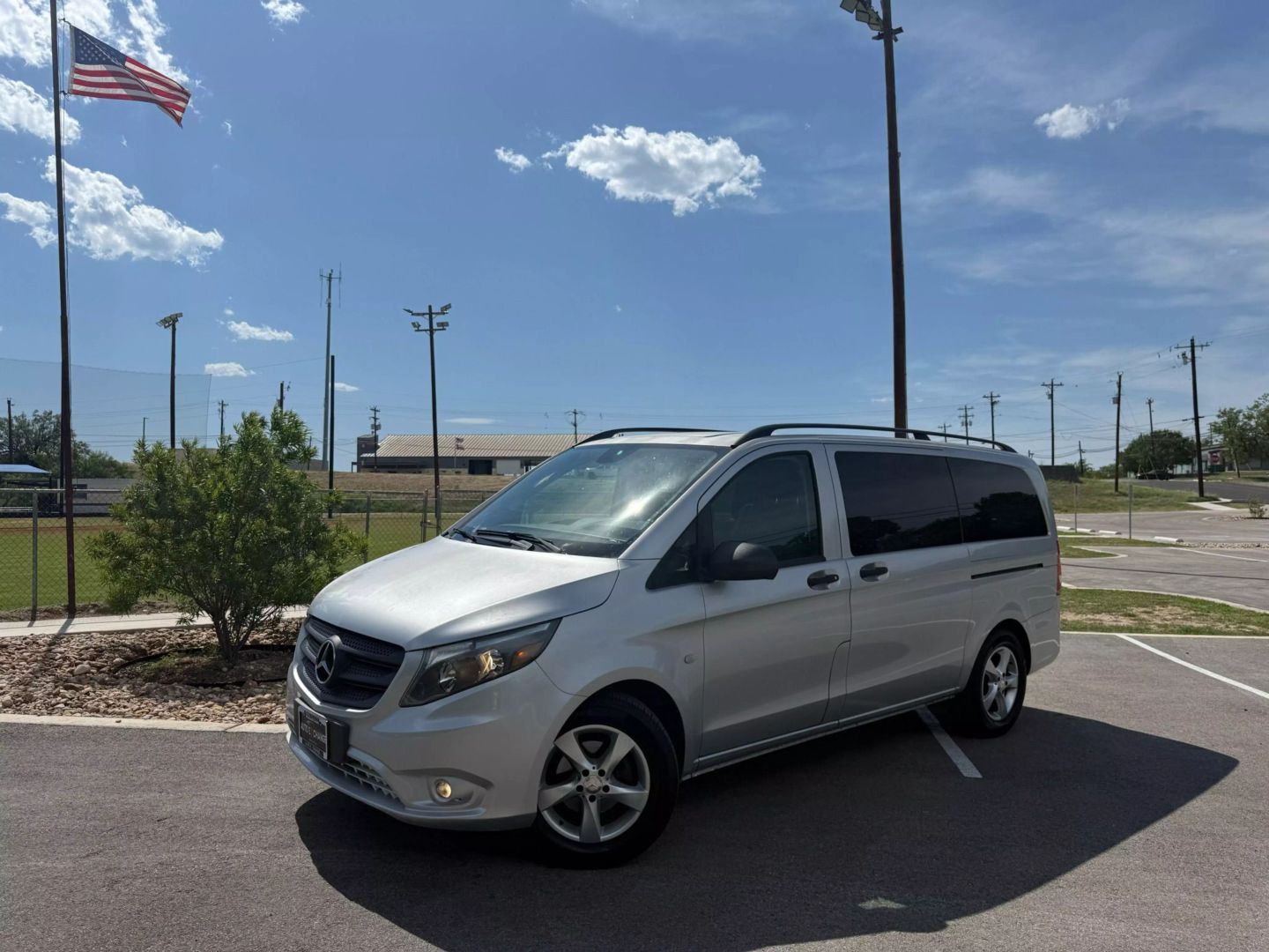2016 Mercedes-benz Metris Passenger - Image 2