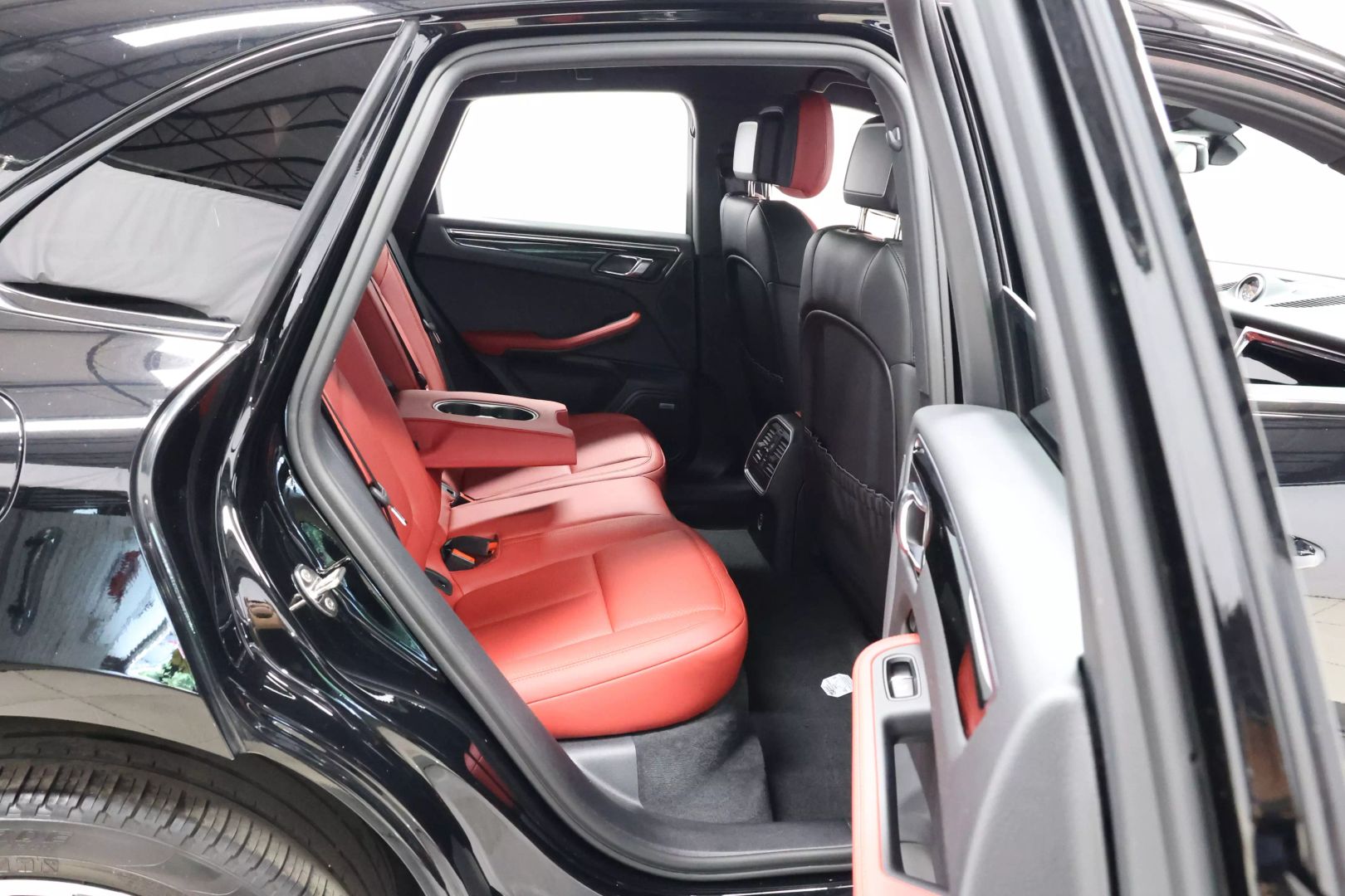 2021 Porsche Macan - Image 68