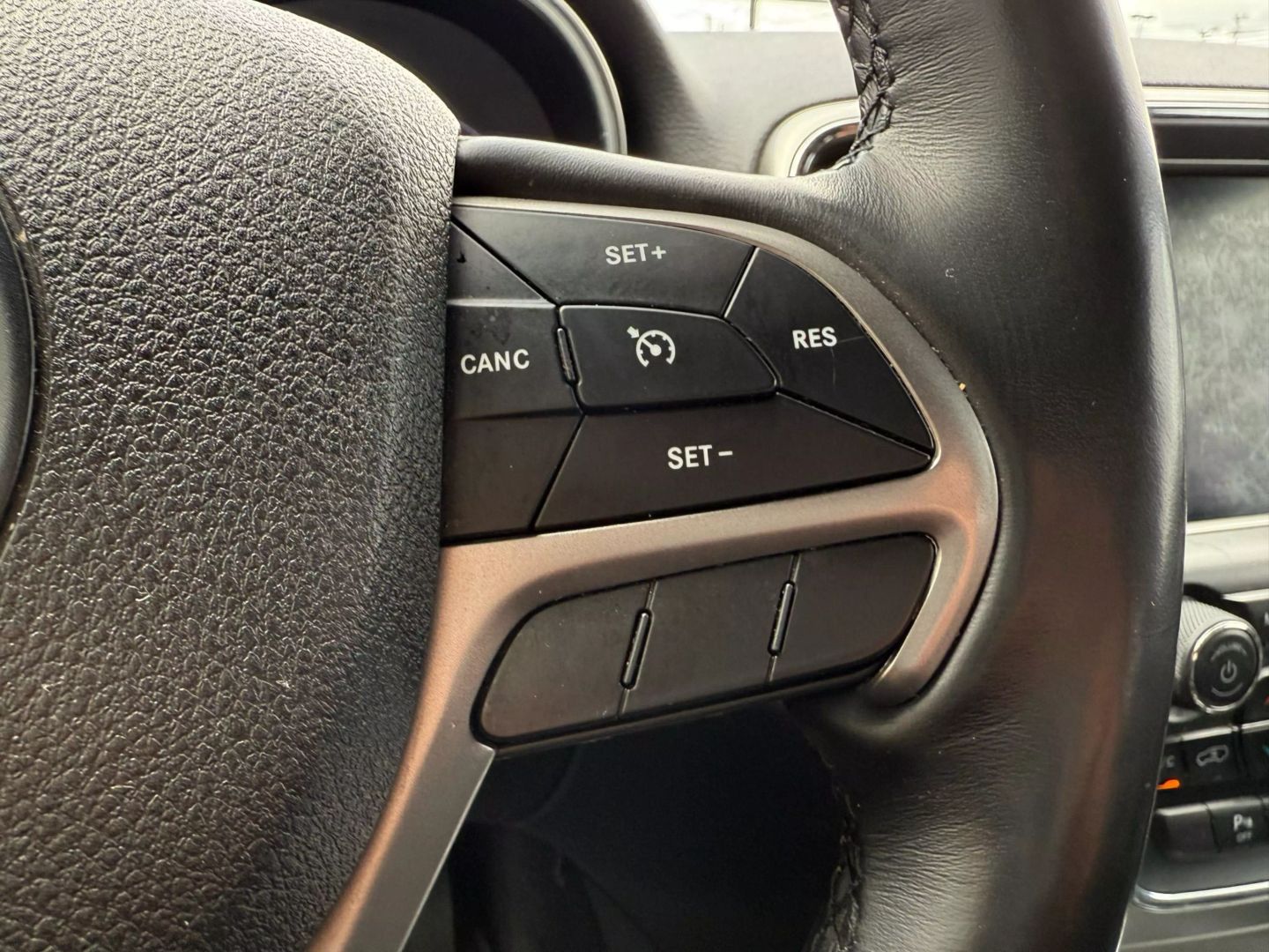 2018 Jeep Grand Cherokee - Image 33