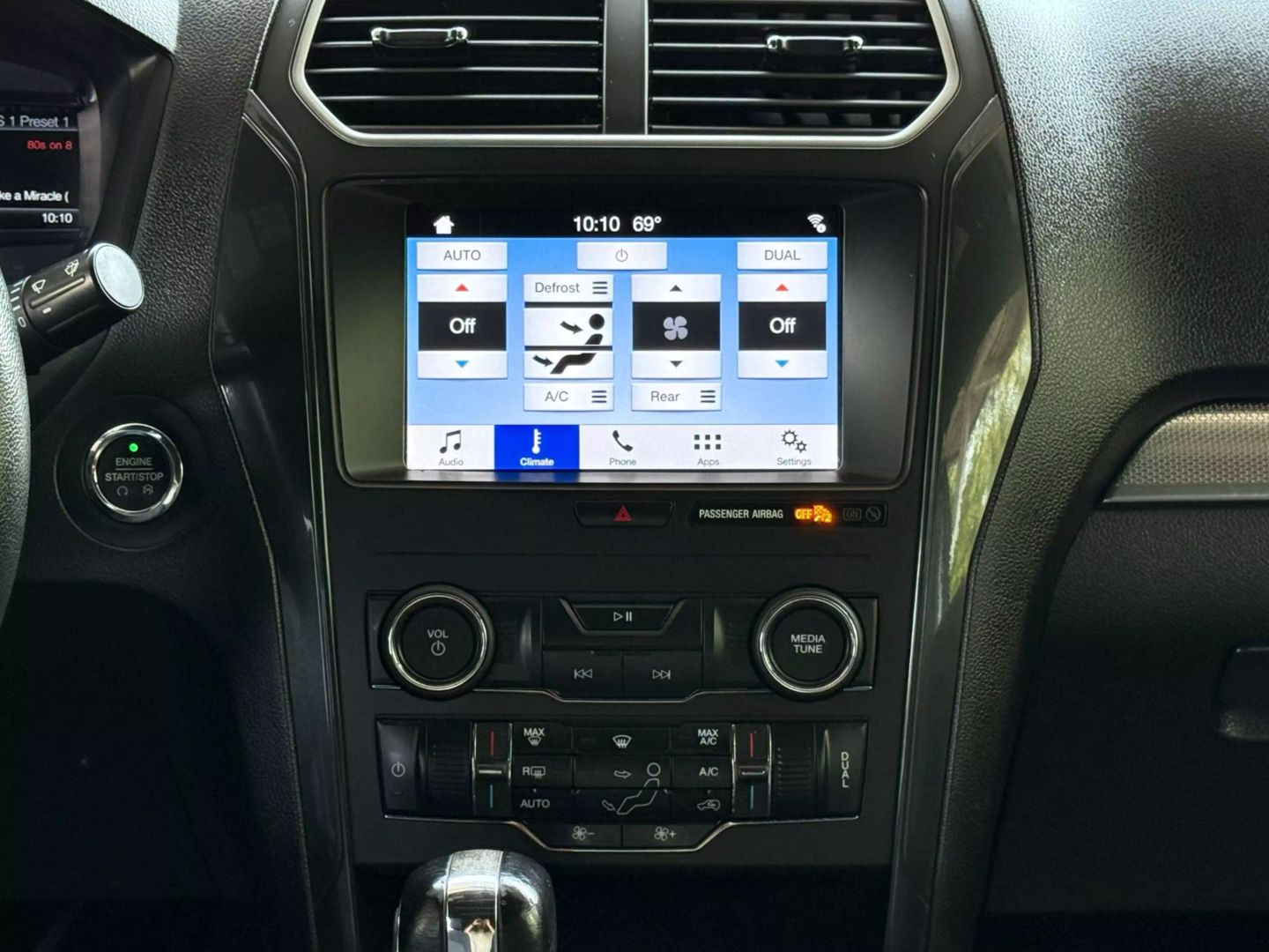 2019 Ford Explorer - Image 30