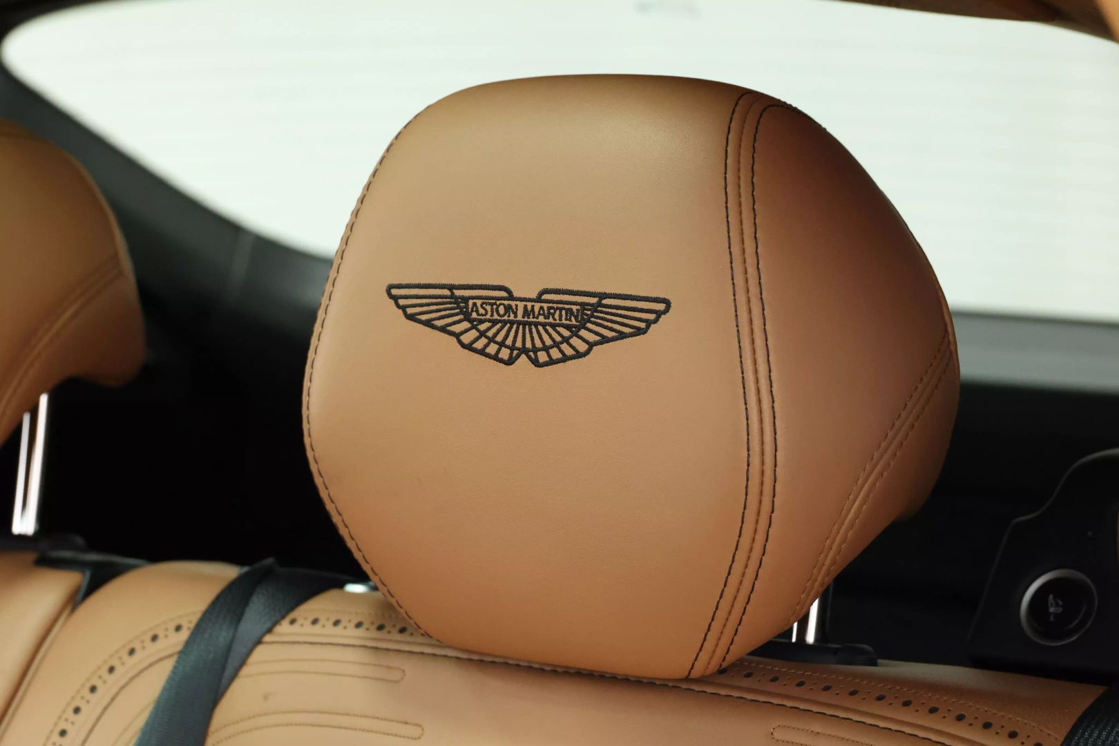 2021 Aston Martin Dbx - Image 64