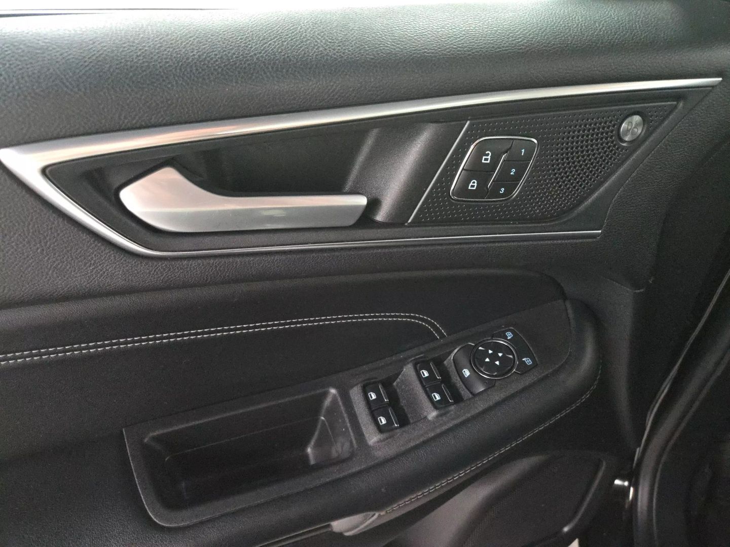 2021 Ford Edge - Image 28