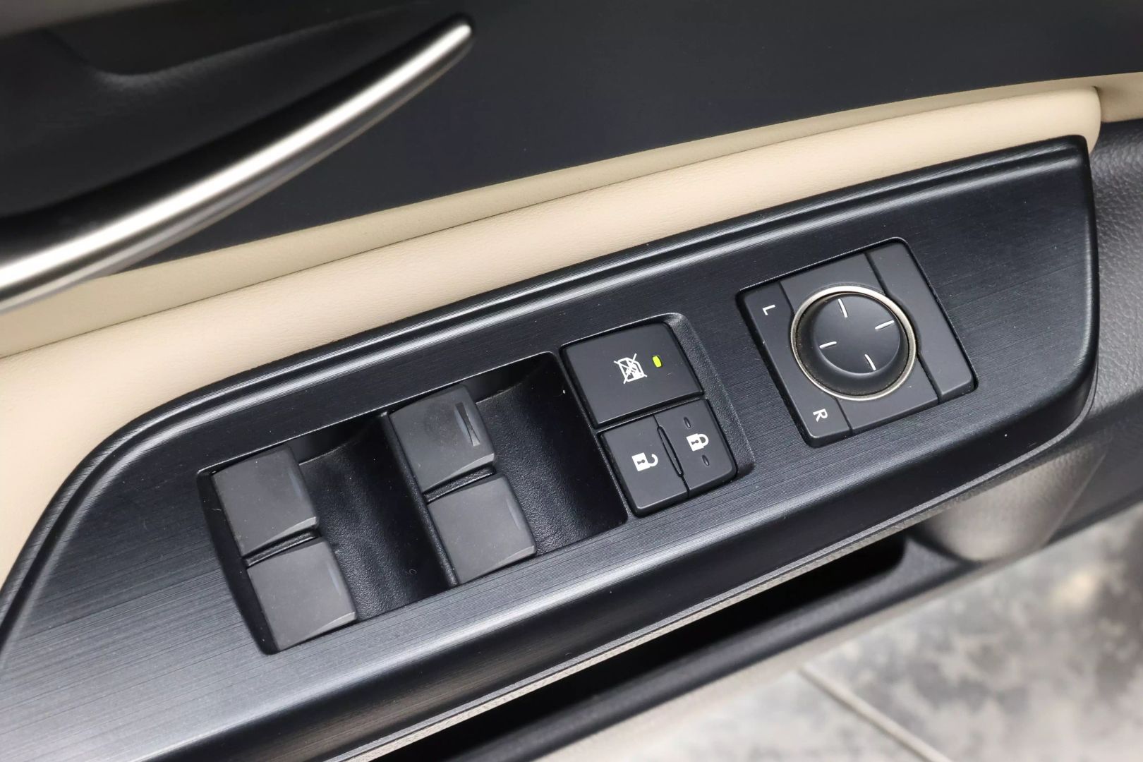 2020 Lexus Es - Image 10
