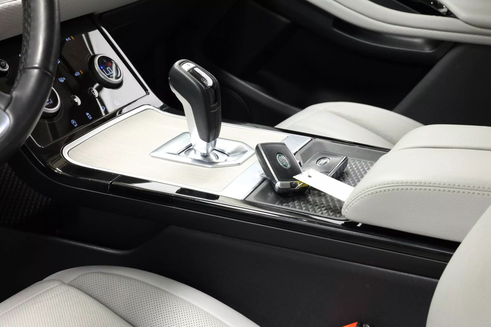 2020 Land Rover Range Rover Evoque - Image 46