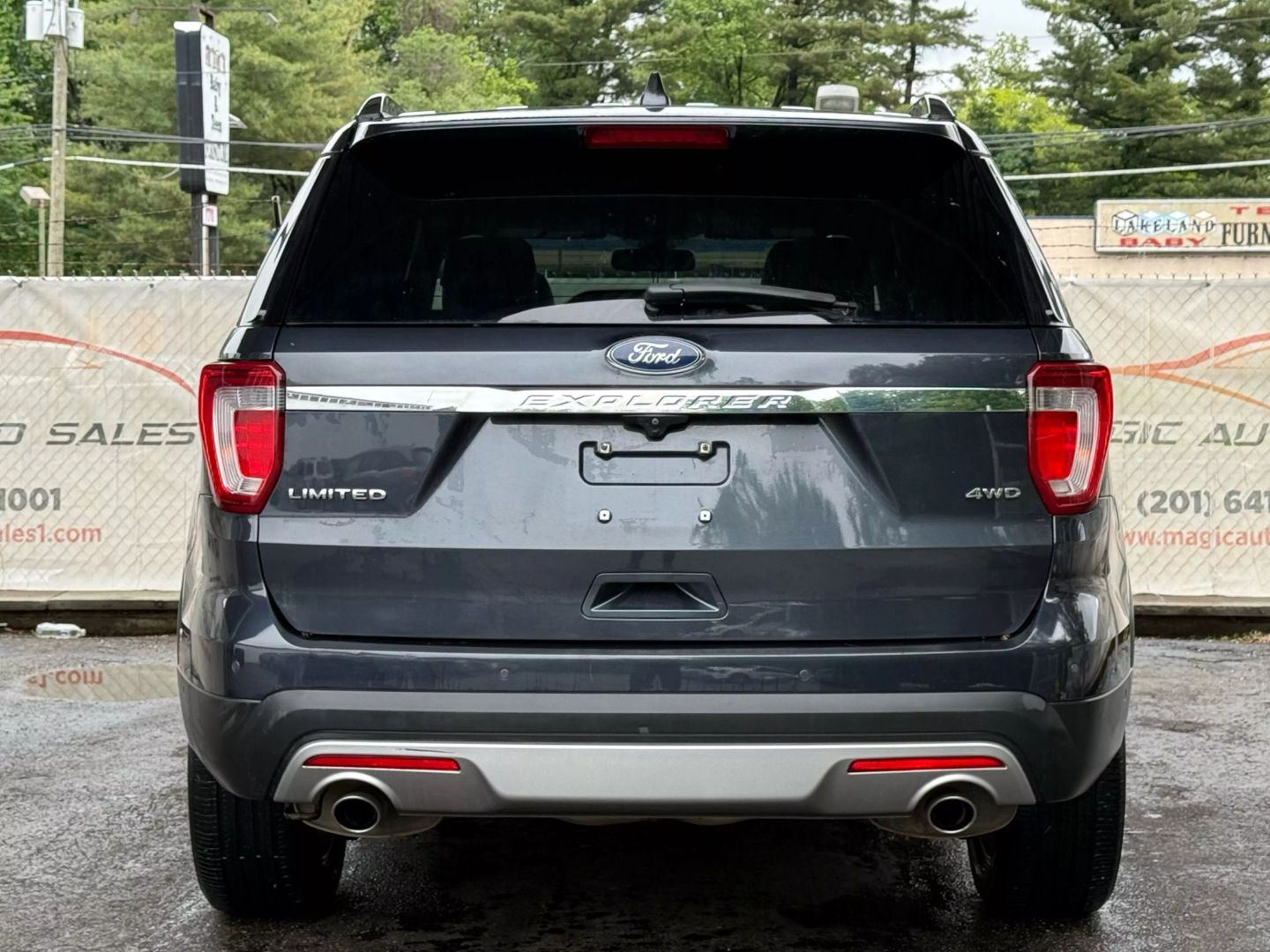 2017 Ford Explorer - Image 10