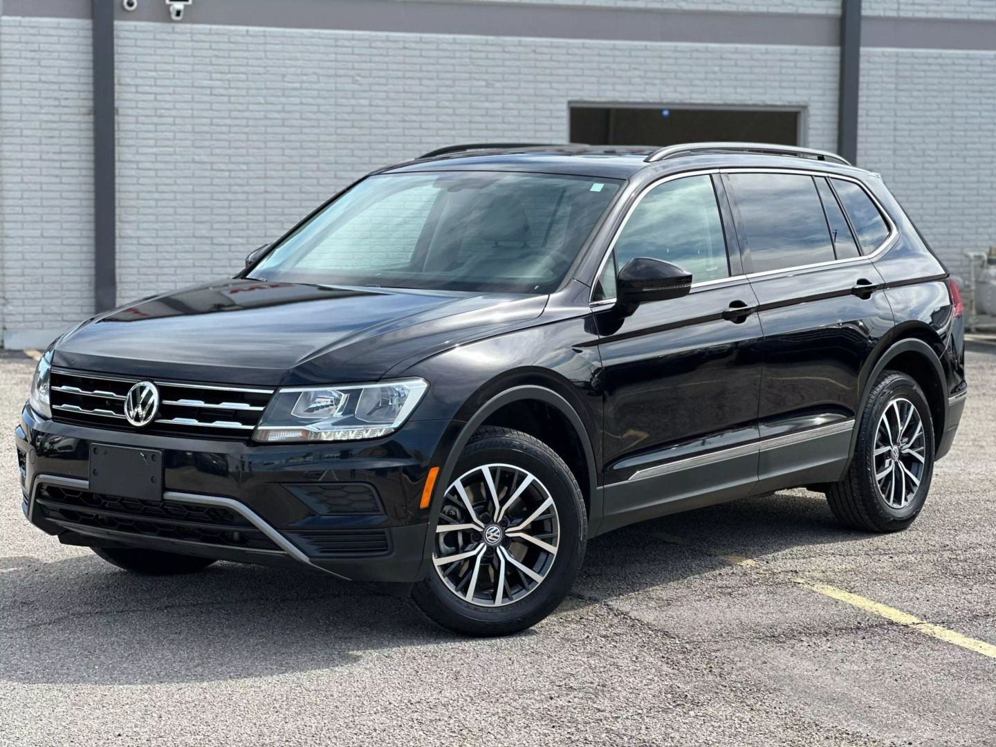 2020 Volkswagen Tiguan - Image 2