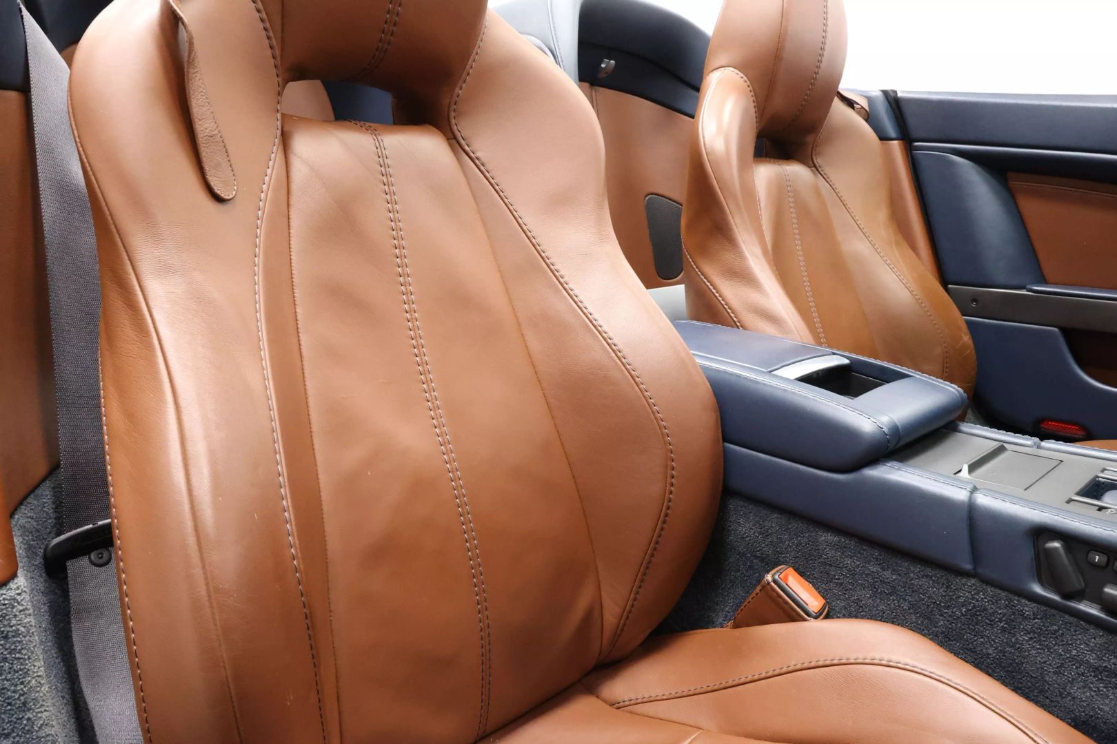 2014 Aston Martin Vantage - Image 68