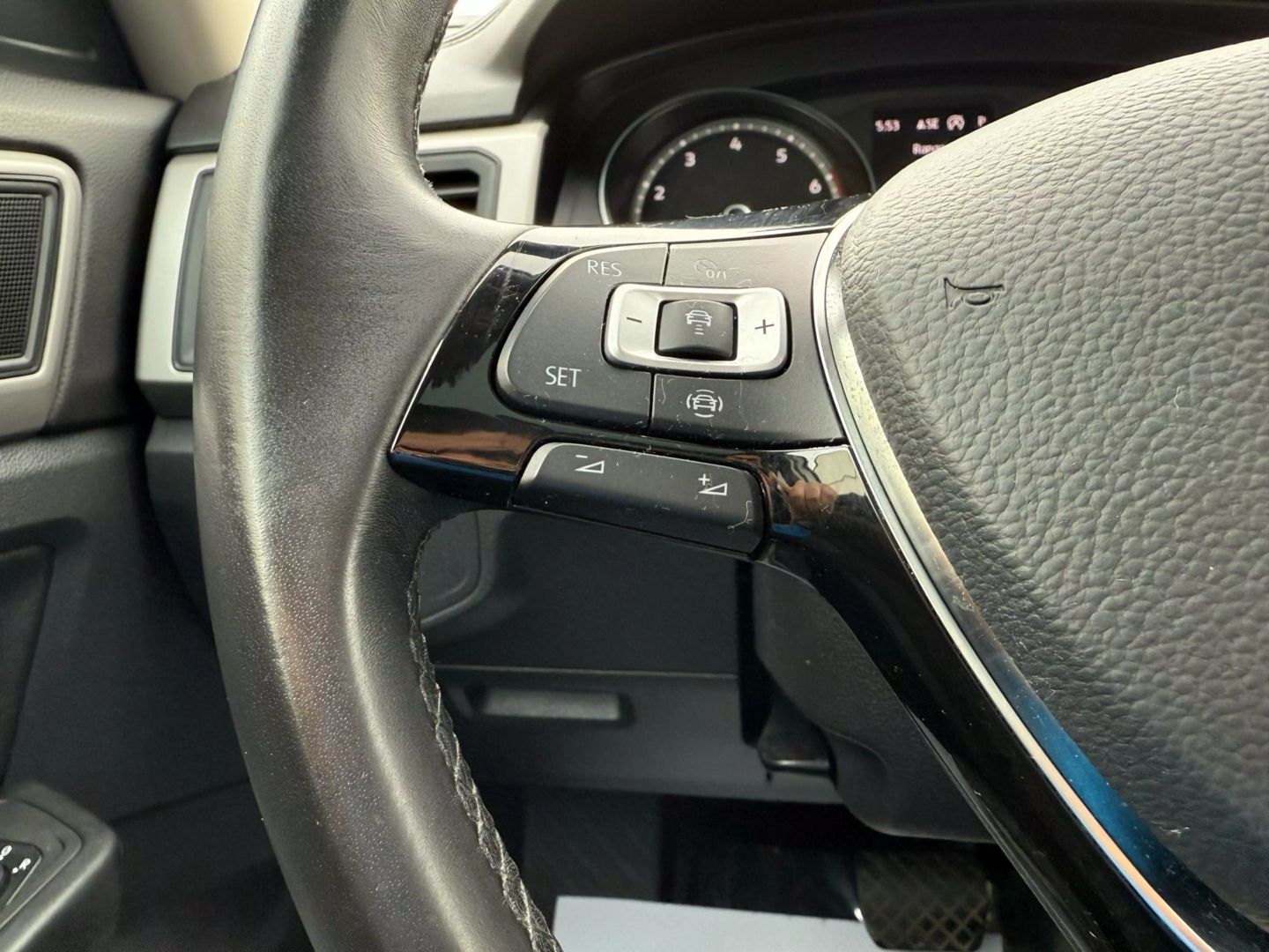 2020 Volkswagen Atlas - Image 31