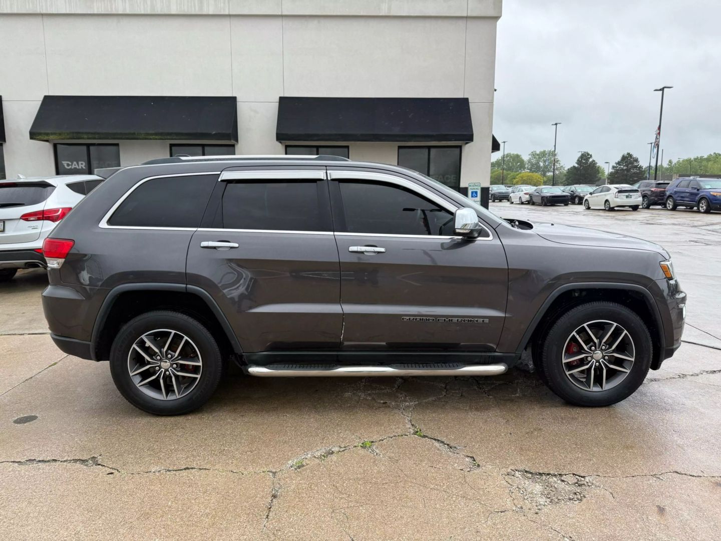 2018 Jeep Grand Cherokee - Image 17