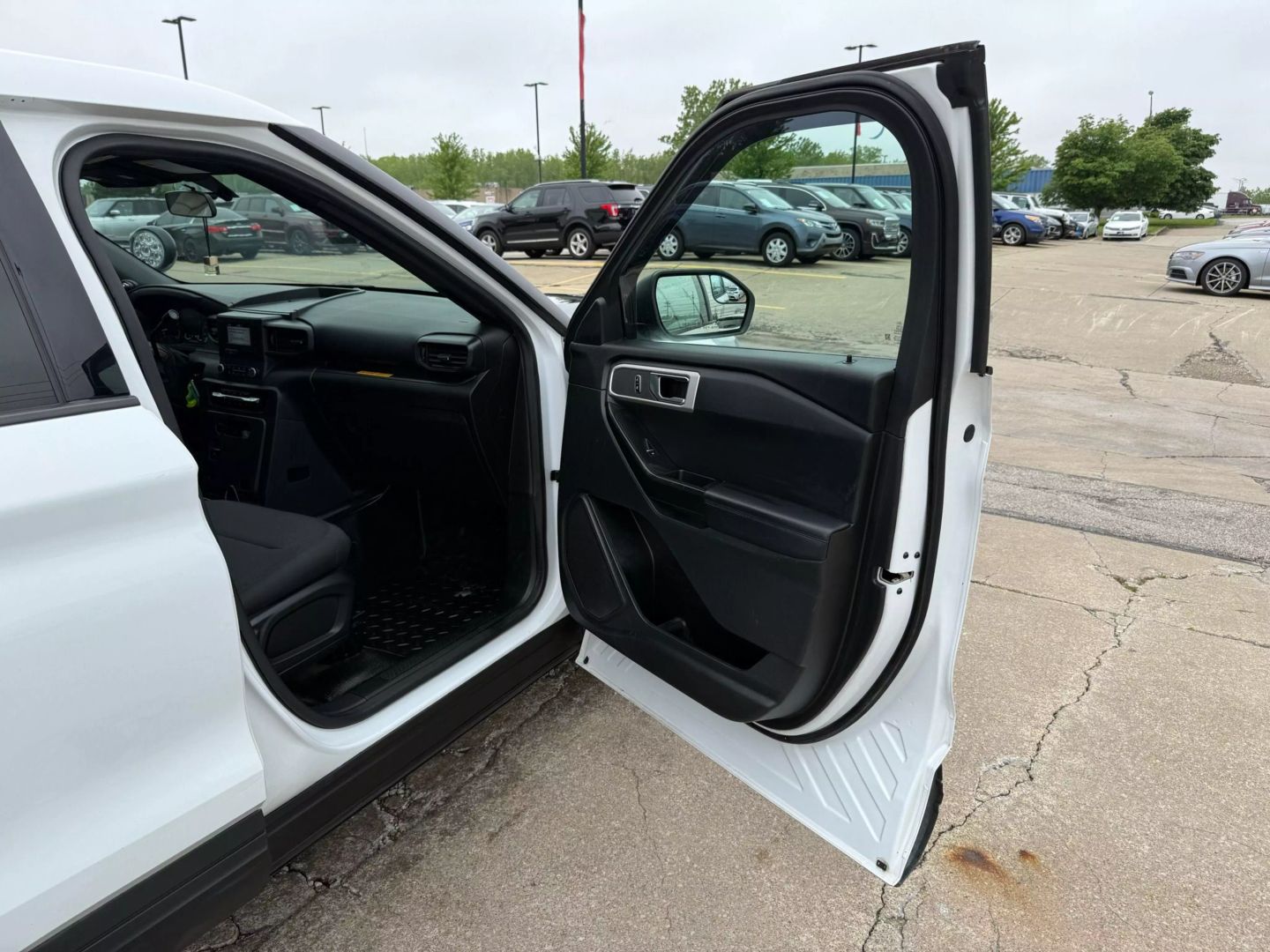 2021 Ford Explorer - Image 25
