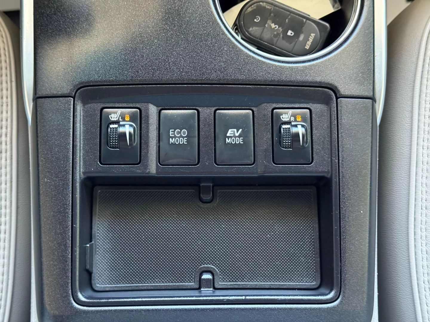 2015 Toyota Camry - Image 30