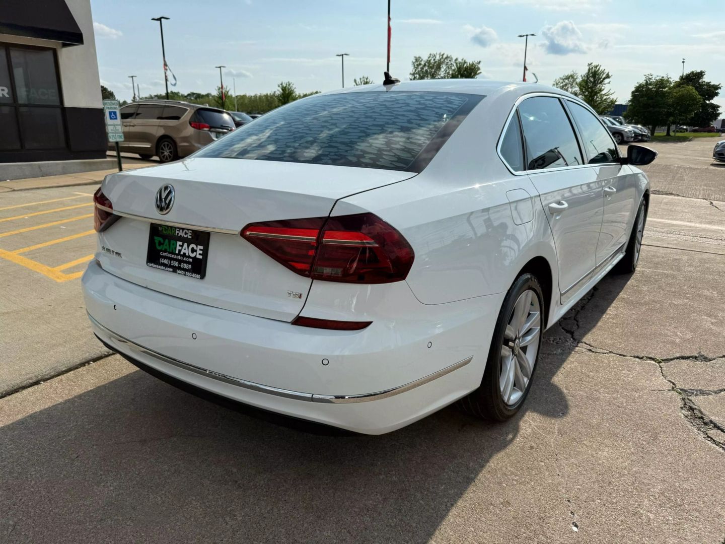 2017 Volkswagen Passat - Image 14