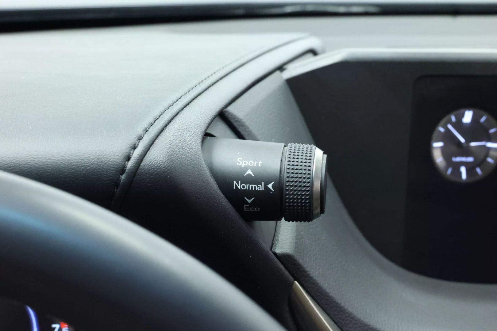 2020 Lexus Es - Image 27