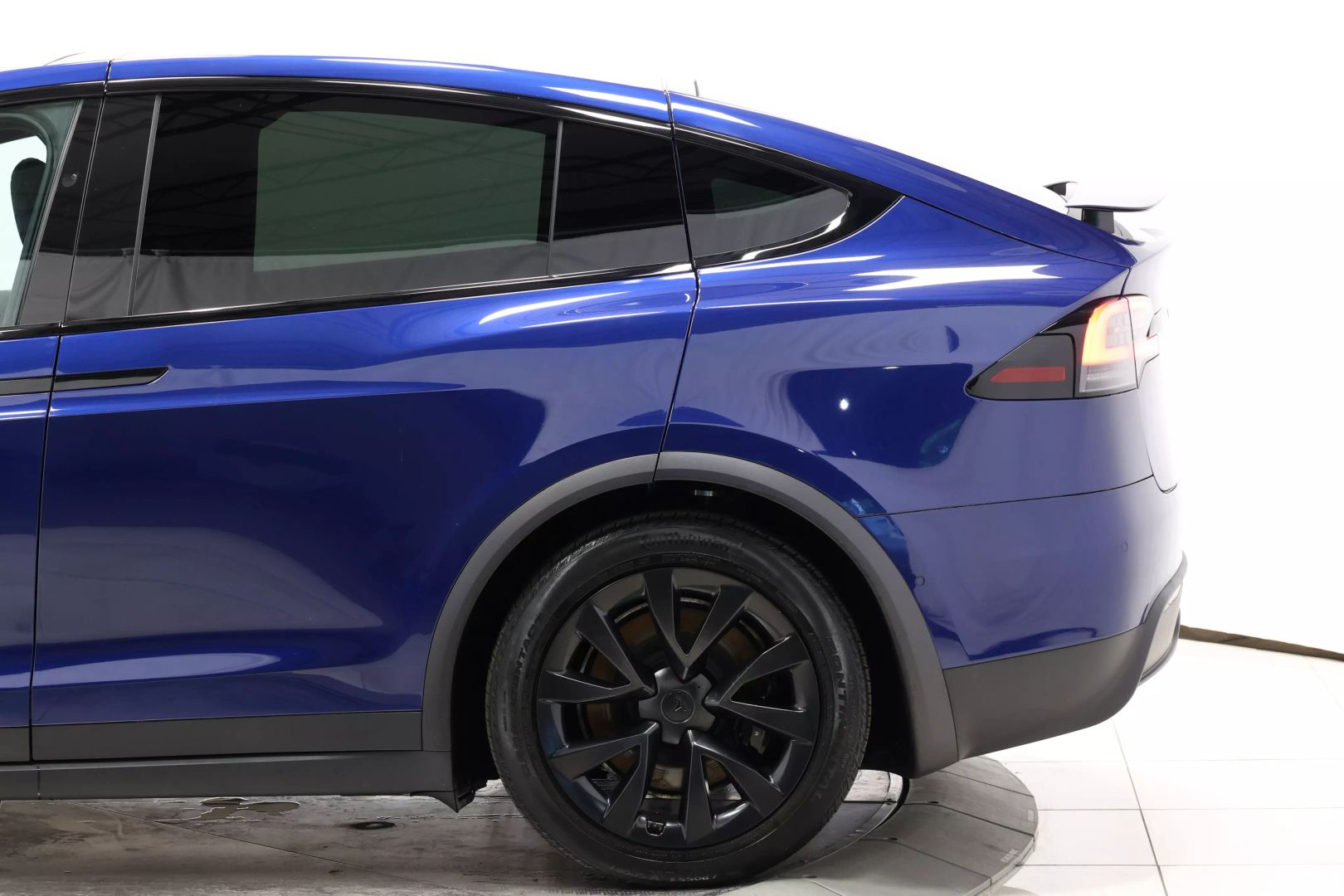 2022 Tesla Model X - Image 8
