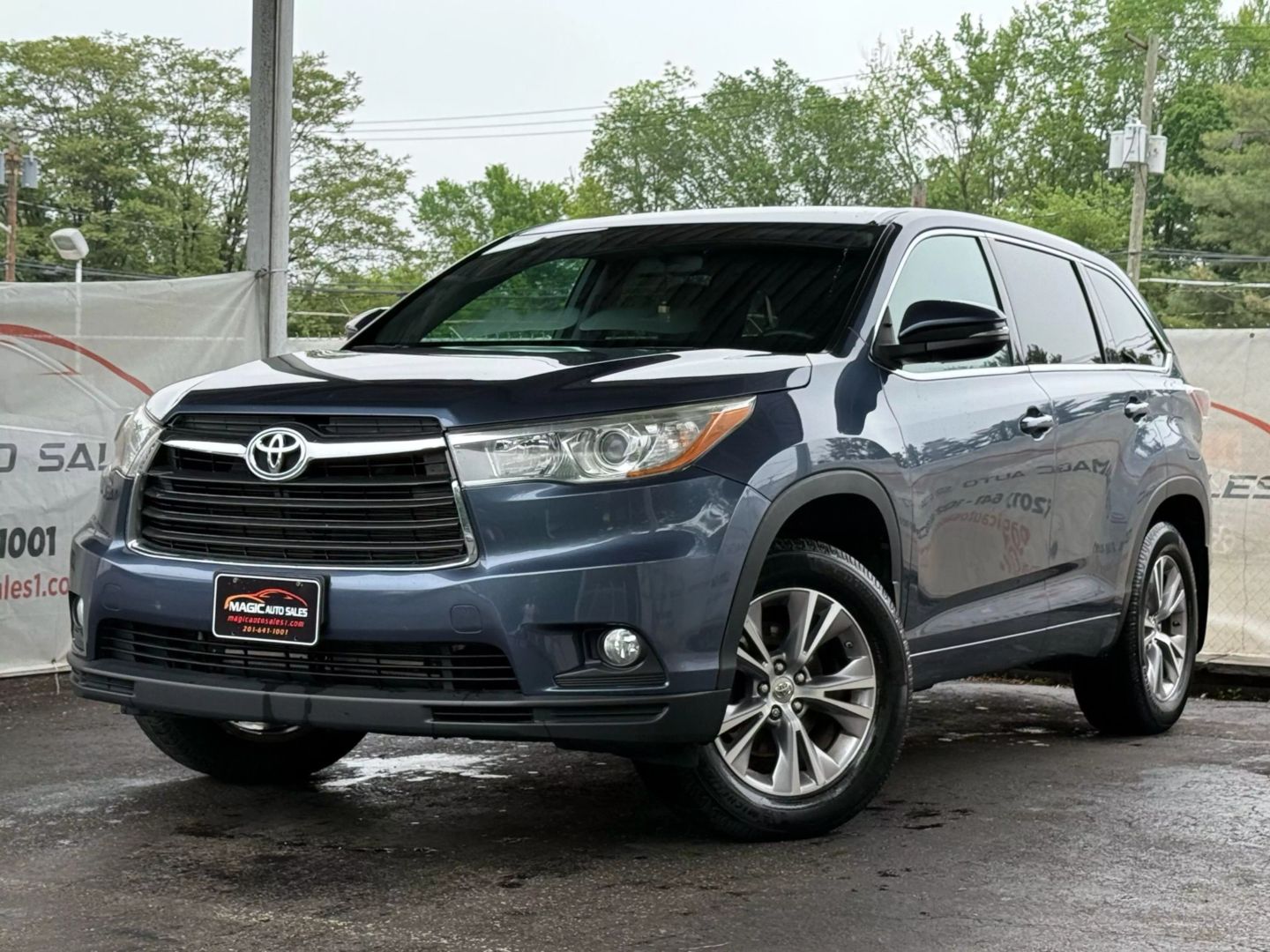2015 Toyota Highlander - Image 1