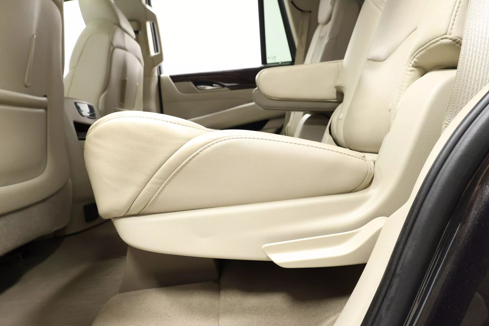 2017 Cadillac Escalade - Image 51