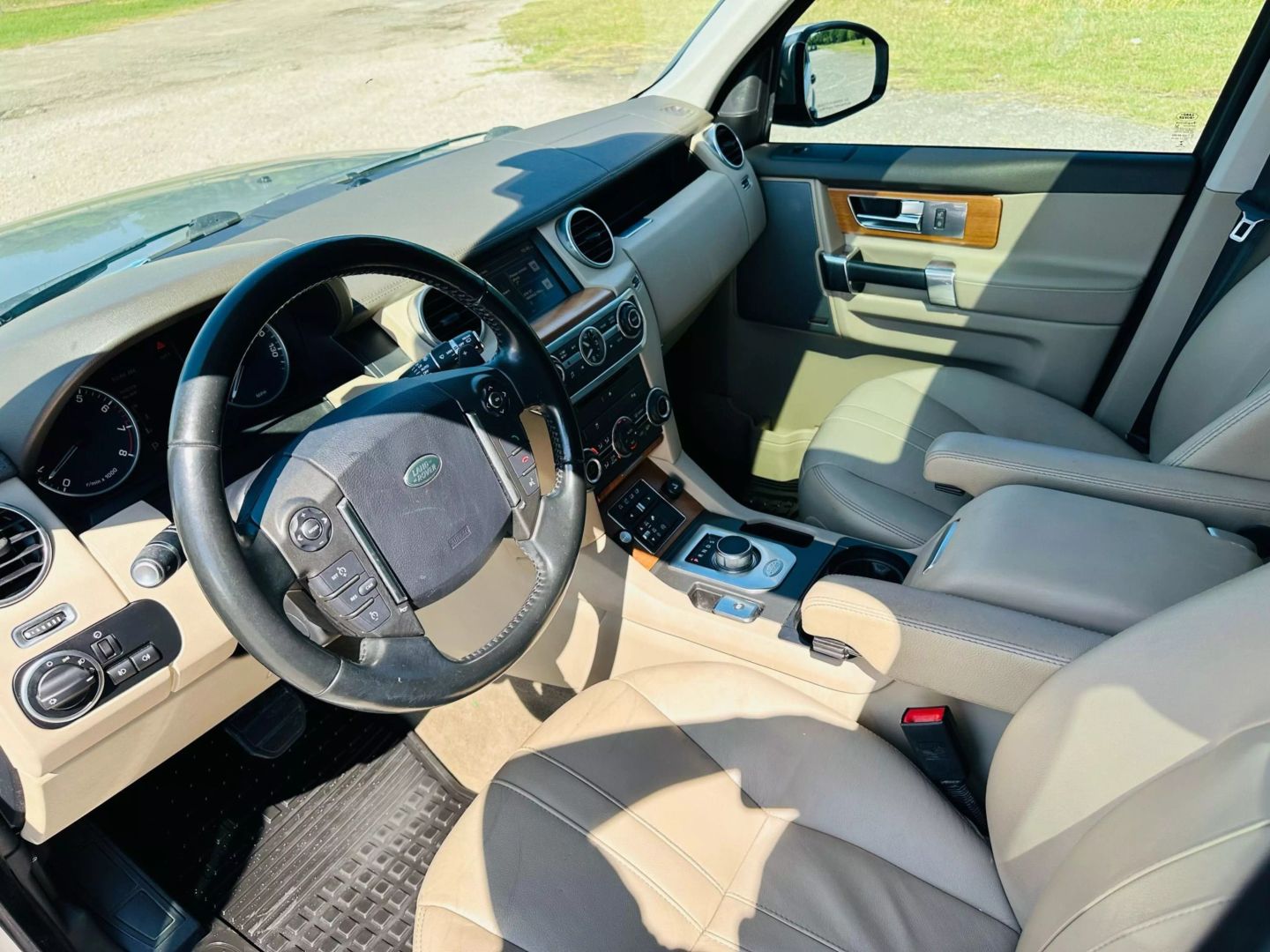 2016 Land Rover Lr4 - Image 17