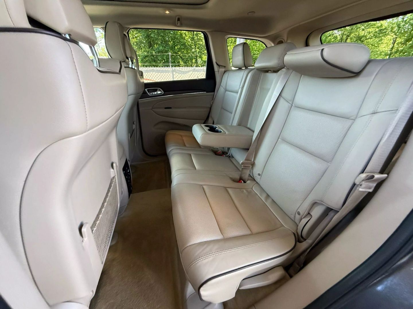 2018 Jeep Grand Cherokee - Image 19