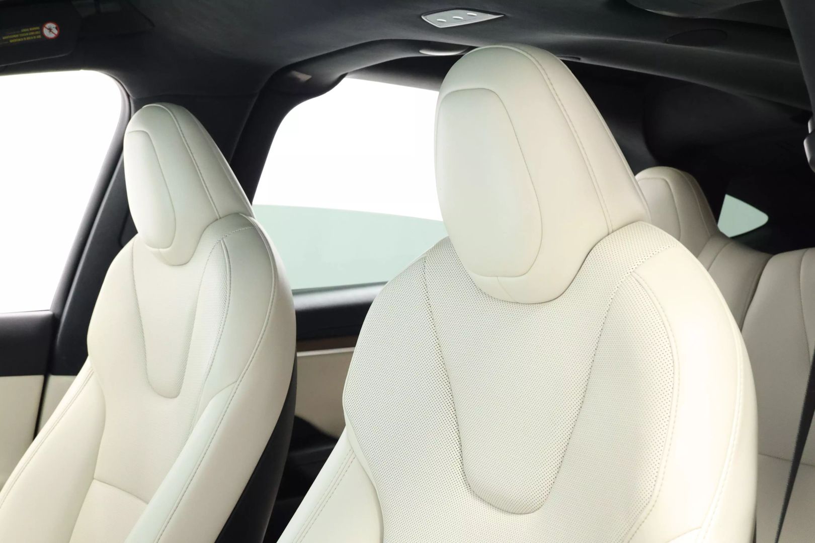 2023 Tesla Model X - Image 17