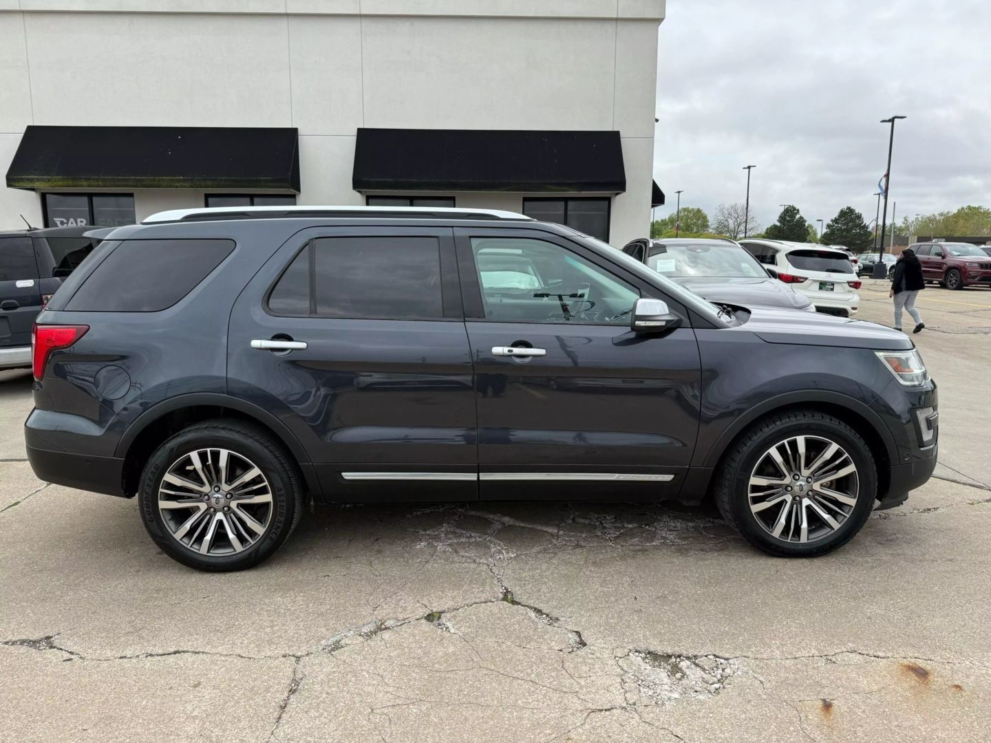 2017 Ford Explorer - Image 17