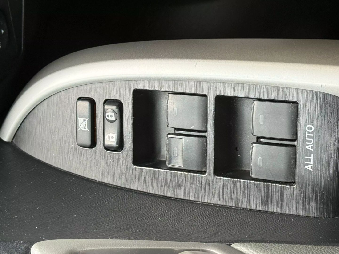 2015 Toyota Prius - Image 39
