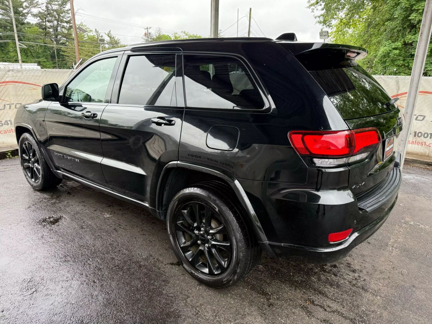 2018 Jeep Grand Cherokee - Image 12