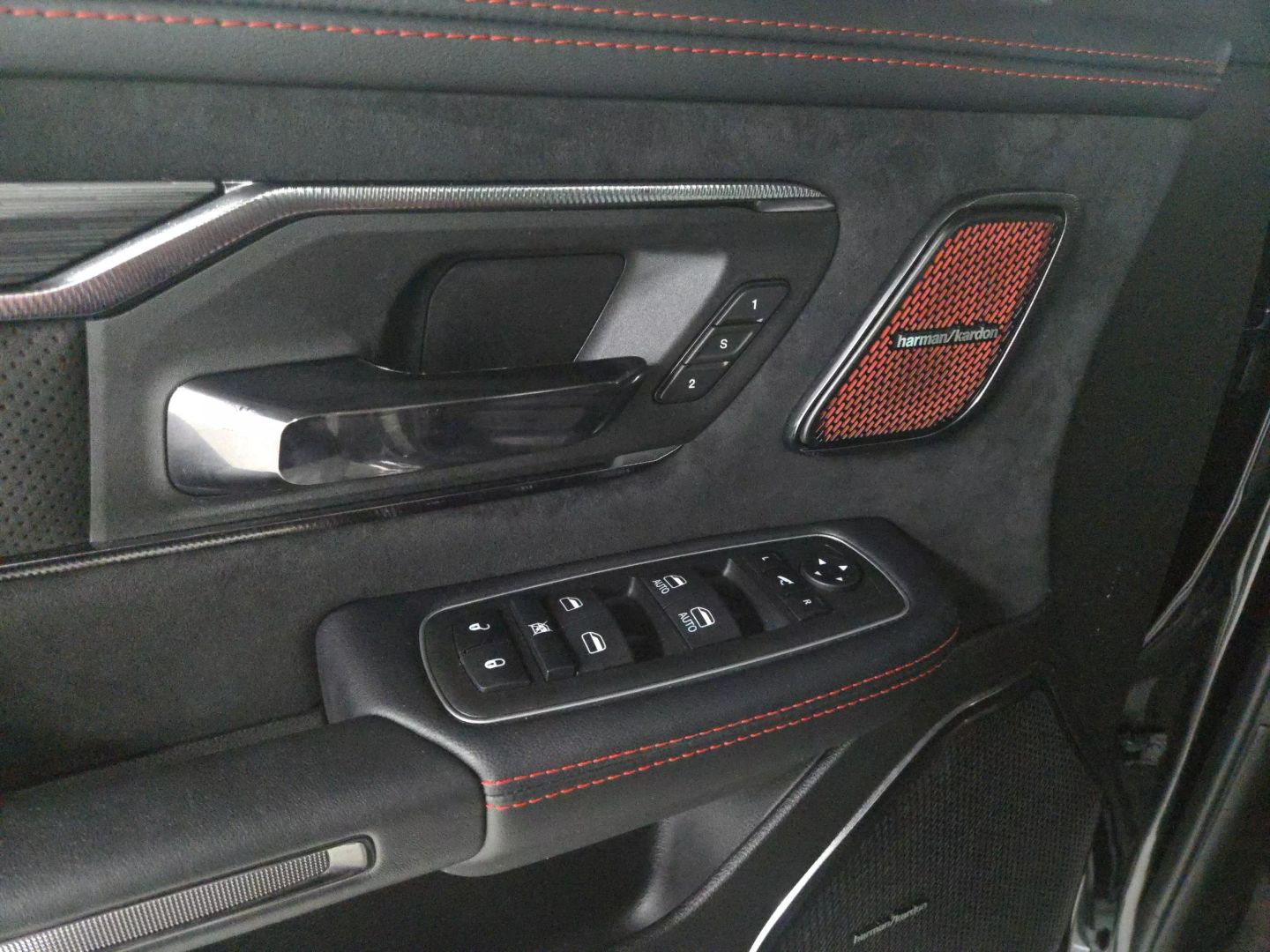 2024 Ram 1500 Crew Cab - Image 28