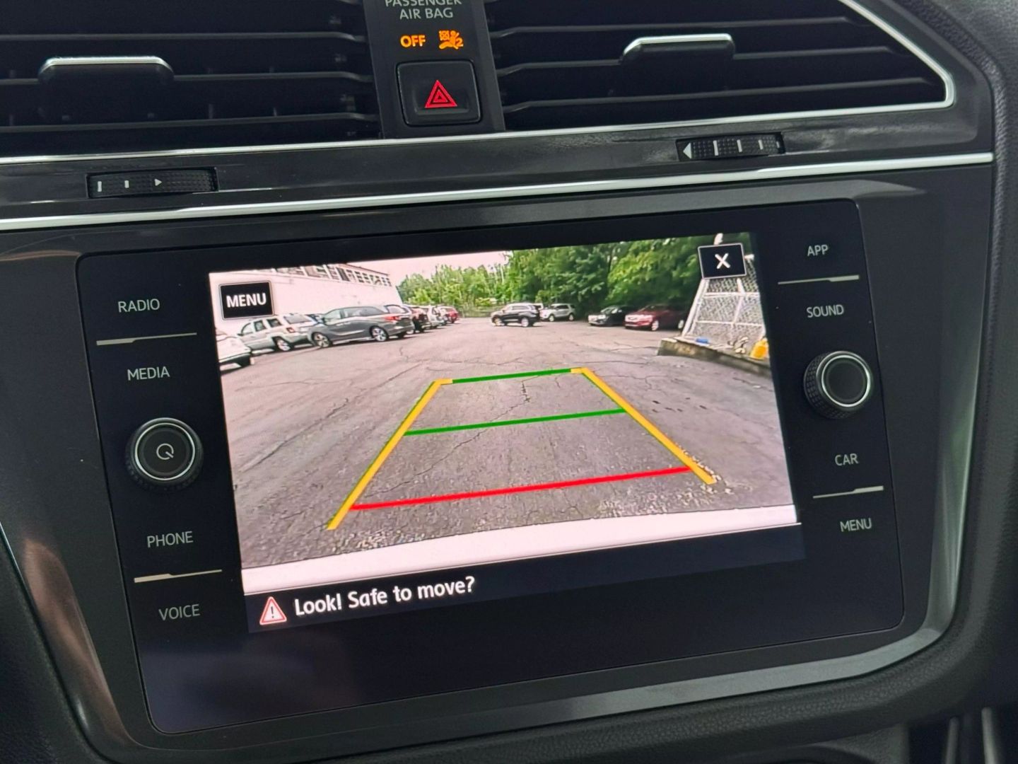 2019 Volkswagen Tiguan - Image 38